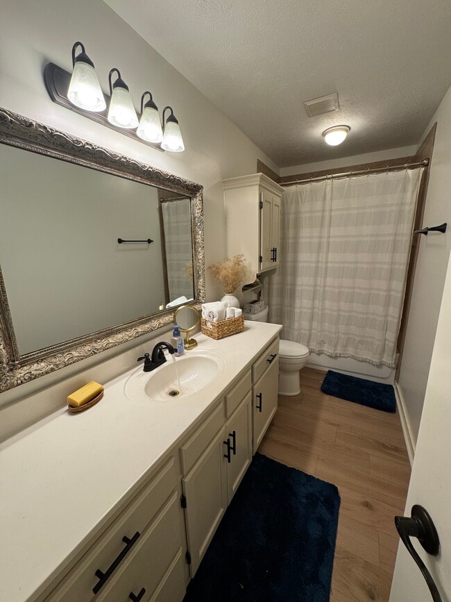 Building Photo - 712 Baytree Dr