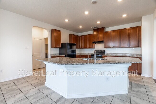 Building Photo - 308 Rustic Springs