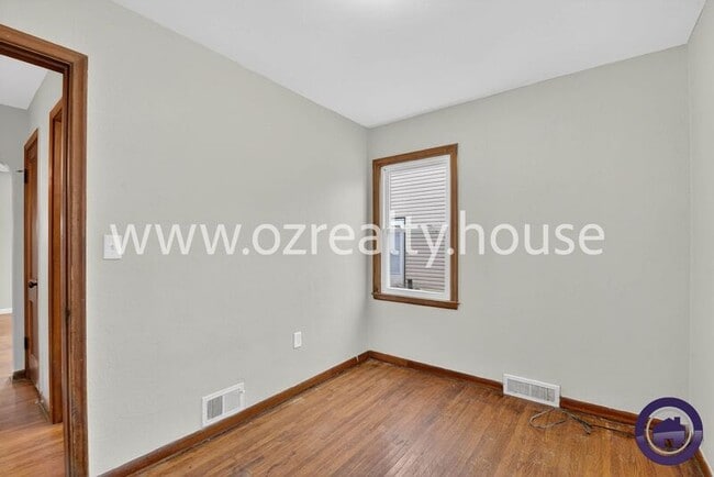 Building Photo - 110 Pasadena Blvd