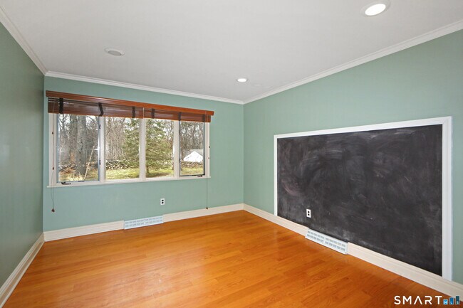 Building Photo - 950 Rock Rimmon Rd