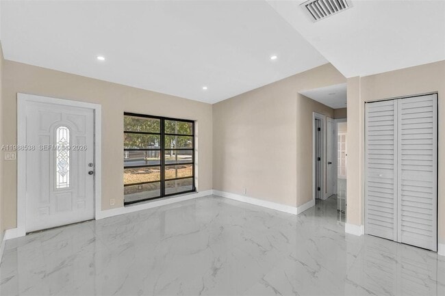 Building Photo - 1600 SW 9th St