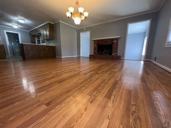 Building Photo - 302 11th St NE