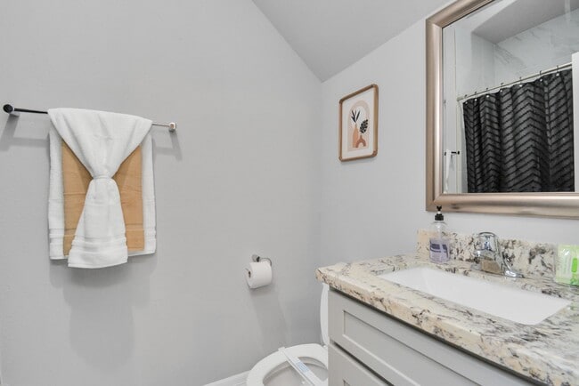 Building Photo - 7823 Gladstone St