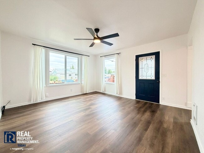 Building Photo - 860 S 68th St