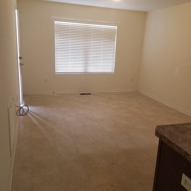 Den (more info to be discussed) - 604 Hampton Rd