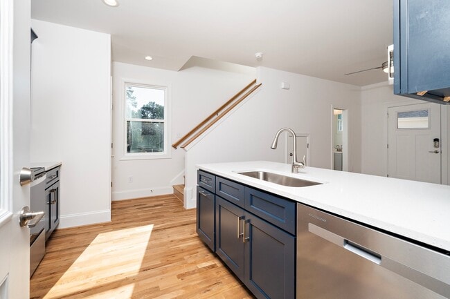 Building Photo - 4106 Garland Dr