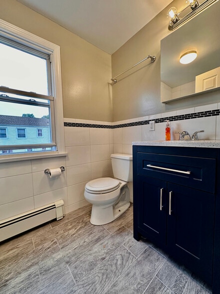 Building Photo - 18 Lanecrest Ave