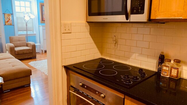 Building Photo - 4625 Pine St