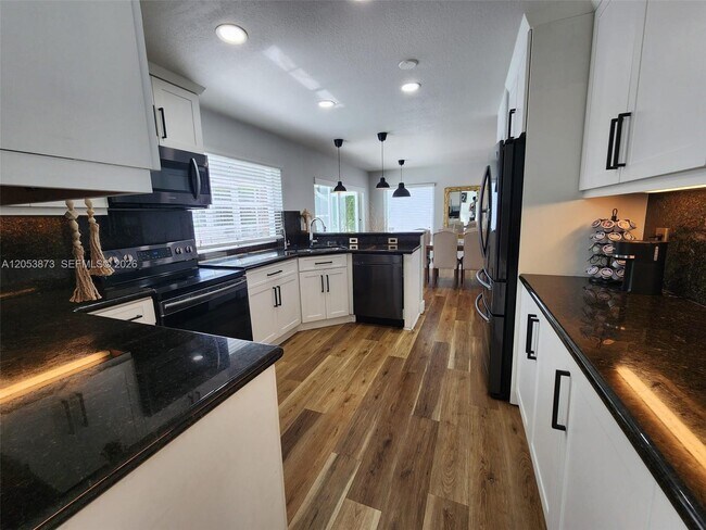Building Photo - 594 Spinnaker
