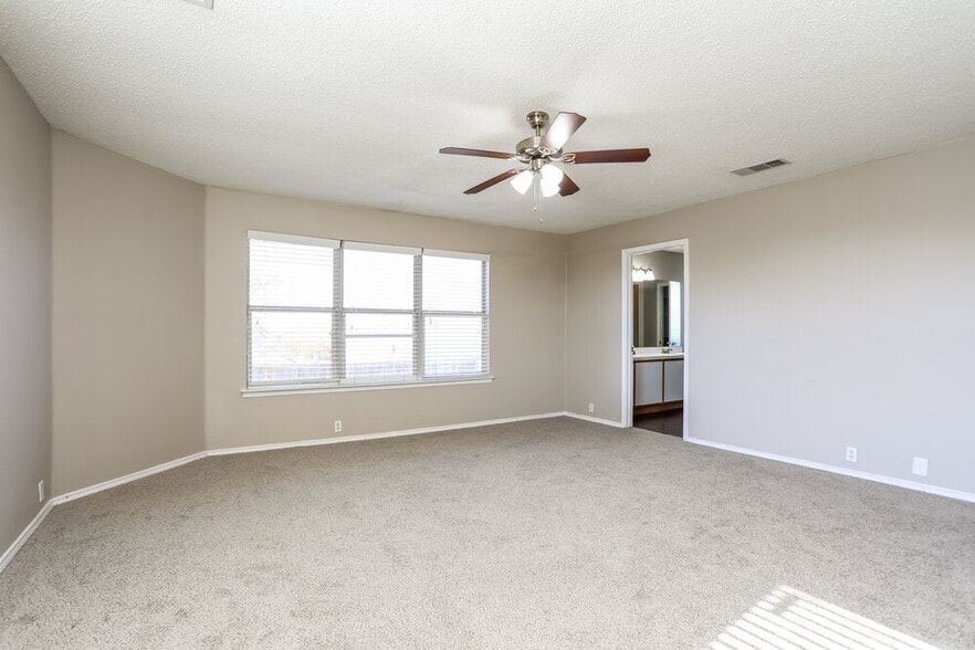 Building Photo - 1511 Columbia Dr