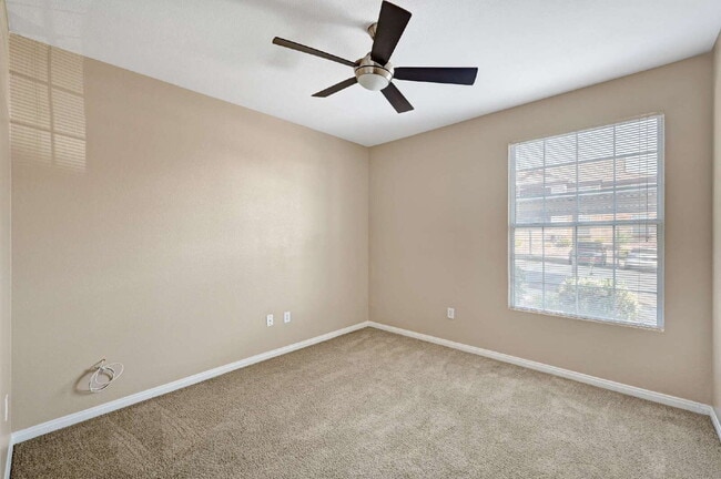Building Photo - Ground Floor 2BD/2BA Condo in Gated Hender...