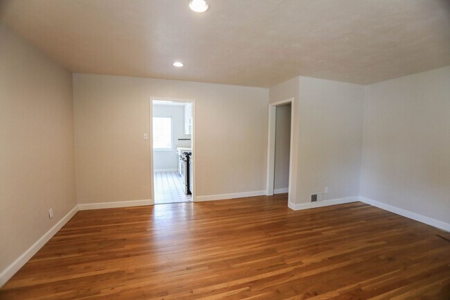 Building Photo - NEWLY LISTED $2,600 PER MONTH - GORGEOUS 3...