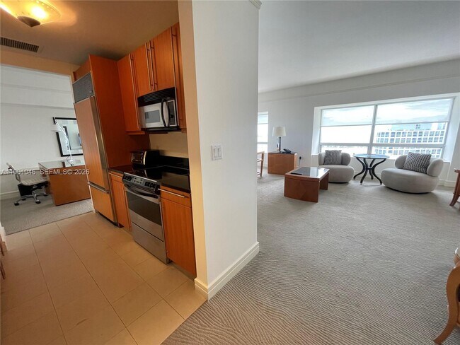 Building Photo - 1435 Brickell Ave