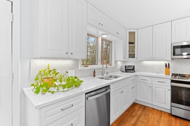 Building Photo - 3503 Vineland Dr