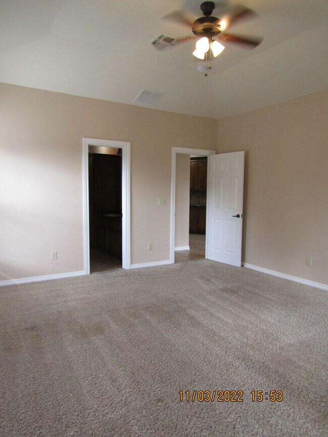 Building Photo - PETS NEGOTIABLE  !!!