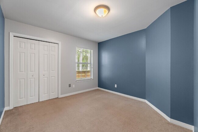 Building Photo - 1911 Summer Hills Ln