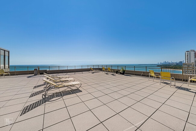 Building Photo - 6301 N Sheridan Rd