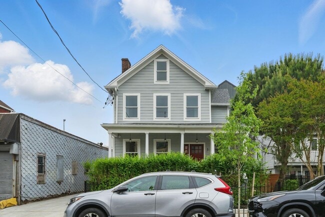 Primary Photo - 11 Beacon Ave