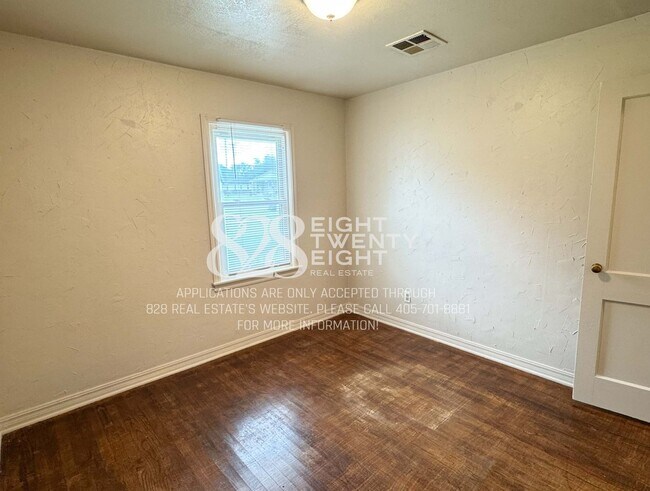 Building Photo - '4015 SE 27th Street