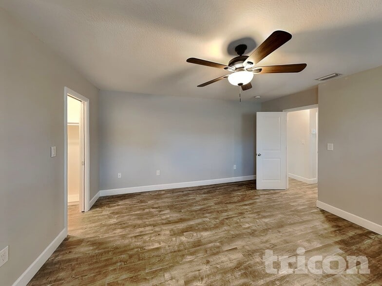 Building Photo - 6325 Mosby Pl