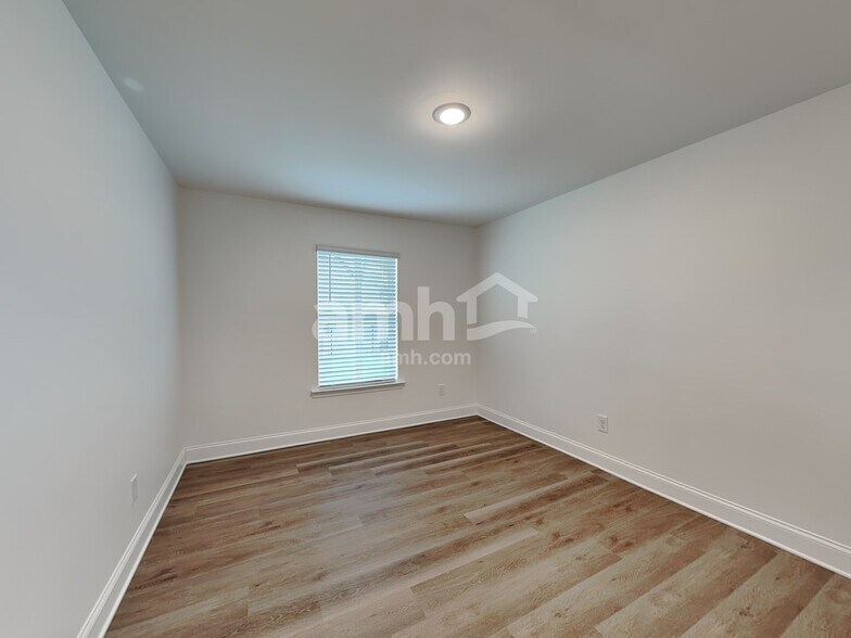 Building Photo - 1624 Soapstone Rd