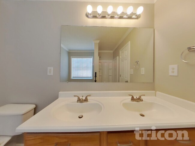 Building Photo - 102 Bonnabel Ct