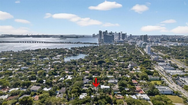 Building Photo - 465 NE 52nd St