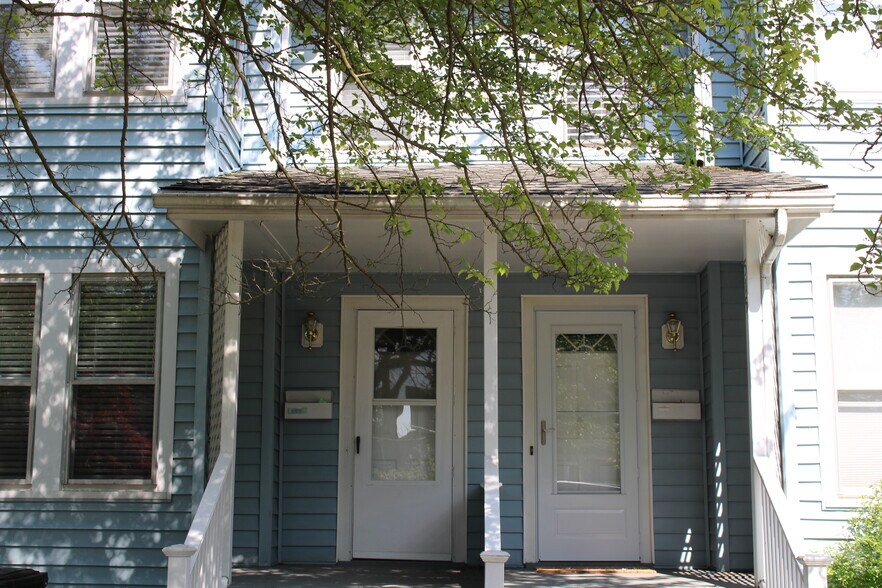 Building Photo - 513 S Albany St