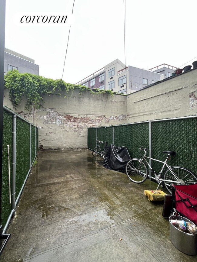 Building Photo - 1009 Willoughby Ave
