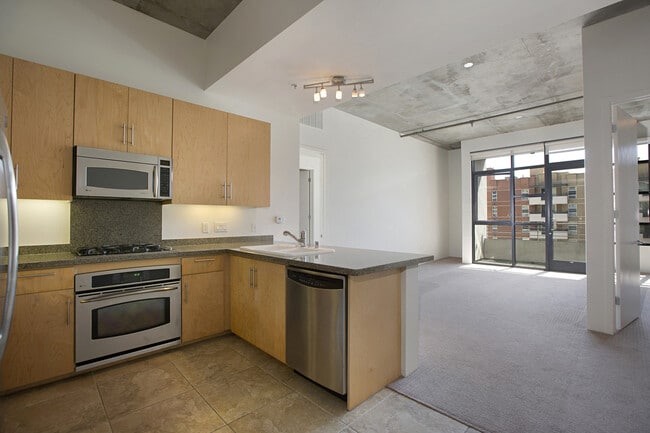 Building Photo - NEW FLOORS! Spacious 2 Bedroom 2 Bathroom ...