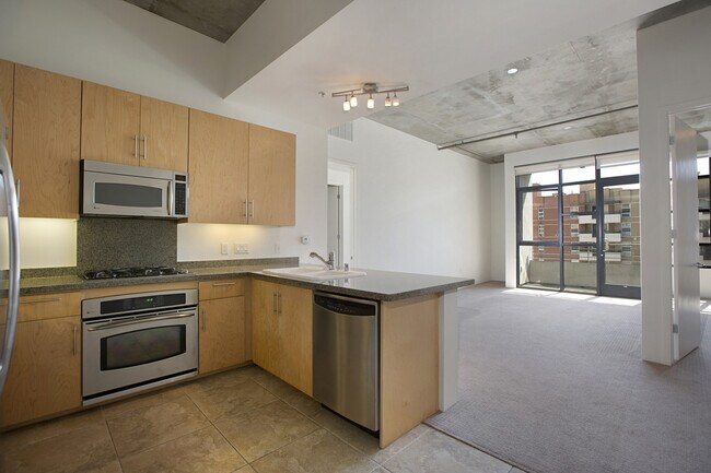 Building Photo - Spacious 2 Bedroom 2 Bathroom at M2i in Do...