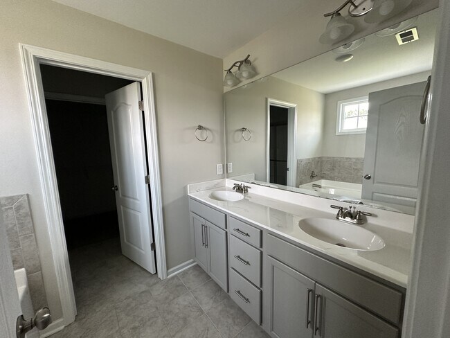 Building Photo - 117 Courtland Dr