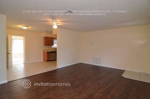 Building Photo - 11124 64th Terrace N
