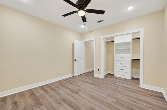 Building Photo - 2725 Avenue F