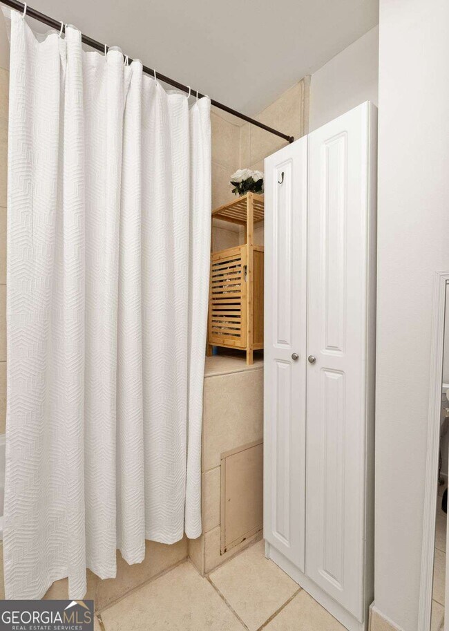 Building Photo - 259 14th St NE