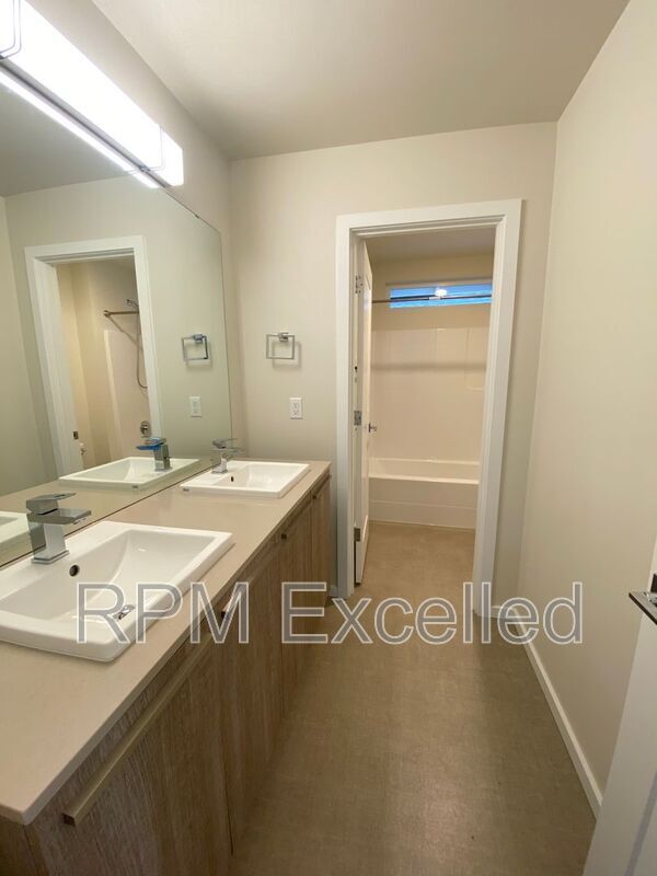 Building Photo - 16208 27th St Ct E