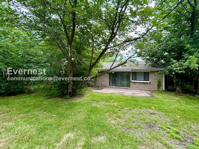Building Photo - 415 Southlake Dr