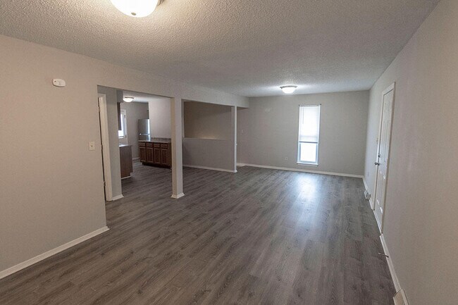 Building Photo - 215 Wheaton Ct