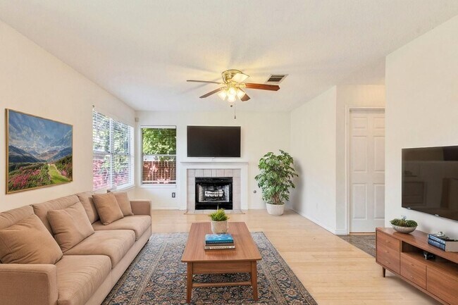 Building Photo - 3600 Cheyenne St