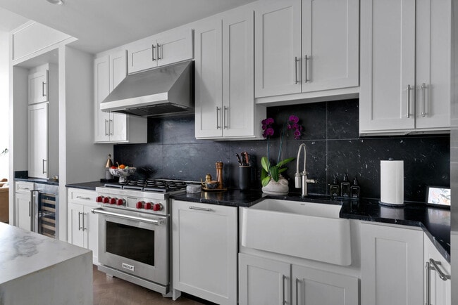 Building Photo - 1616 West End Ave