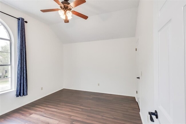 Building Photo - 6407 Back Bay Ln