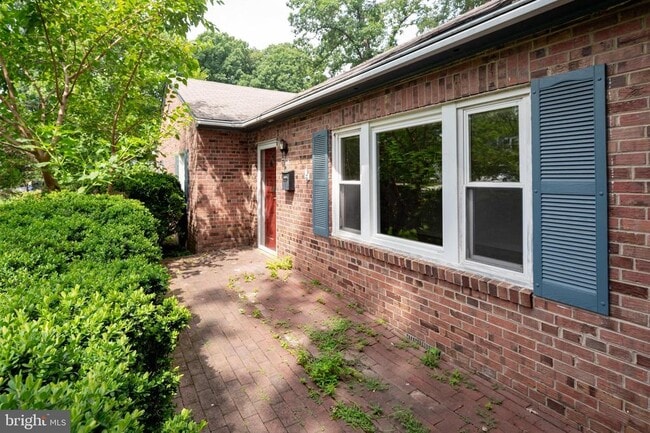 Building Photo - 5708 Dawes Ave