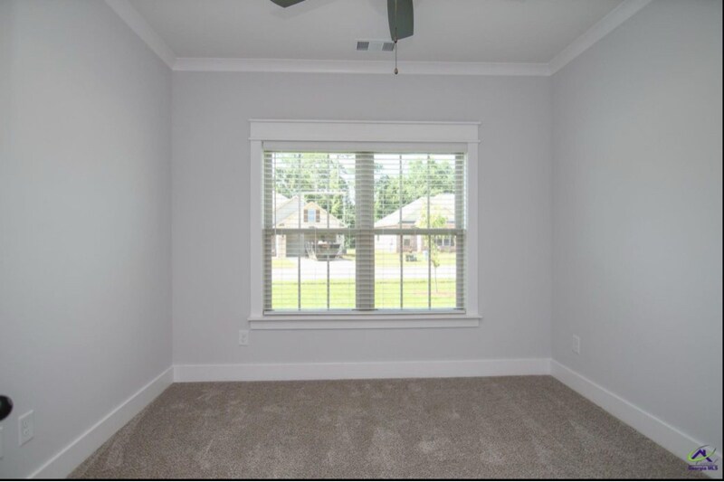 Building Photo - 212 Willowbrook Ln