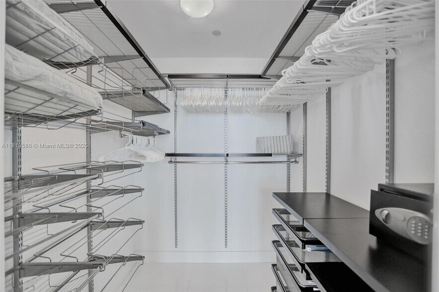 Building Photo - 1100 Biscayne Blvd