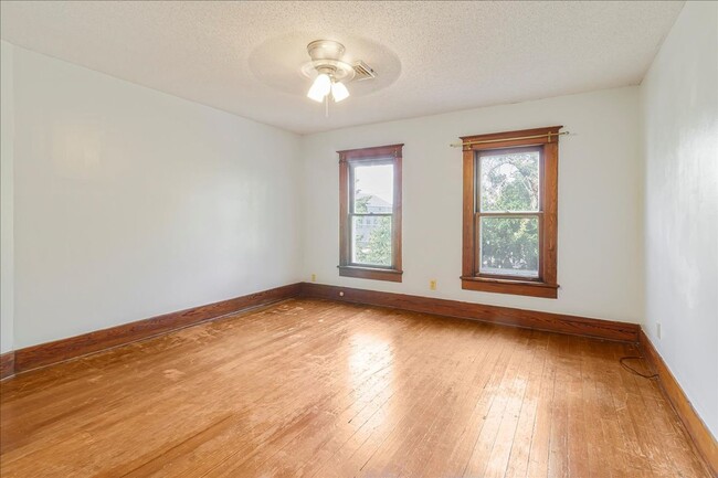 Building Photo - 411 N College St