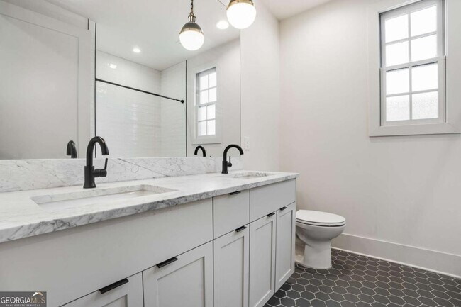 Building Photo - 160 4th St