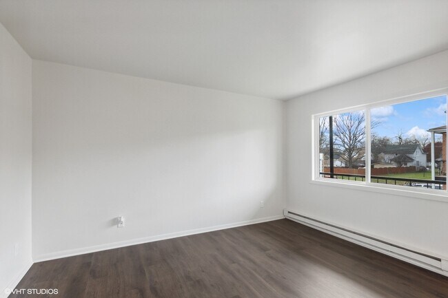 Building Photo - 720 S Nelson Ave
