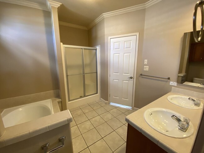 Building Photo - 47 Freedom Dr