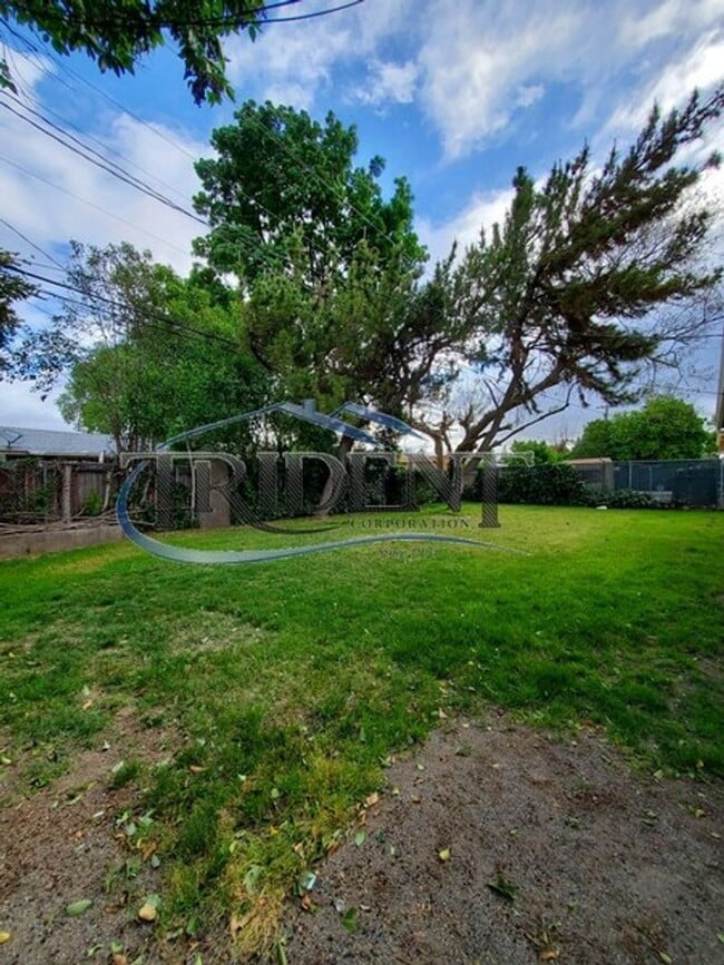 Building Photo - Cute 3 bedroom, 1 ½ bath house