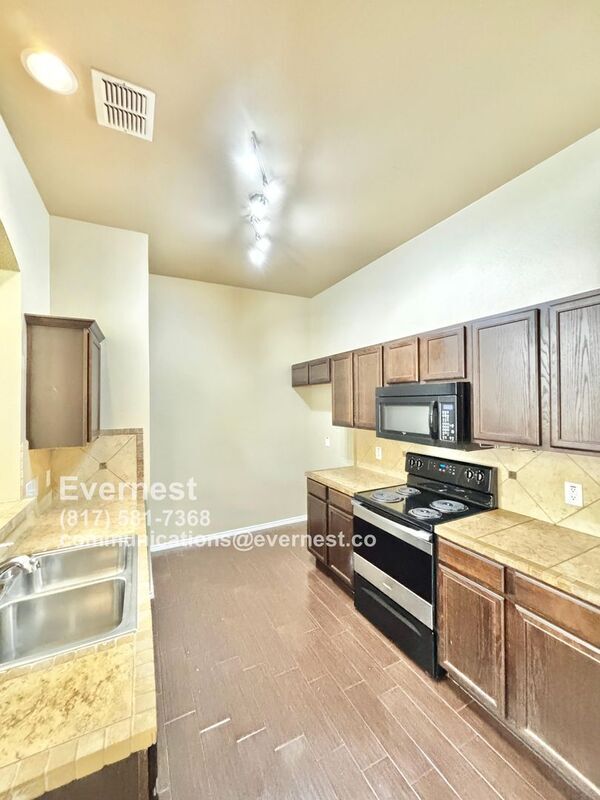 Building Photo - 1335 Piedmont Dr